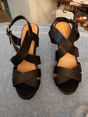 Chinese Laundry Black Crisscross Ankle-Strap Sandals